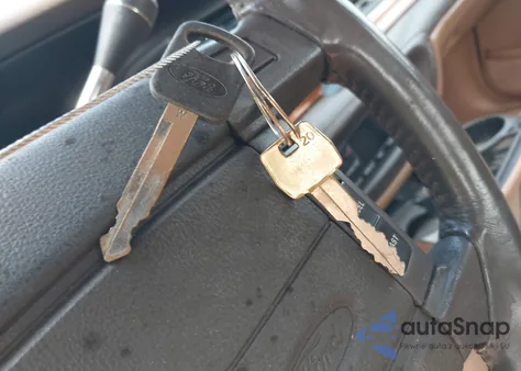 1995 Ford Crown Victoria Lx z USA, uszkodzony, nr VIN 2FALP74W1SX141511